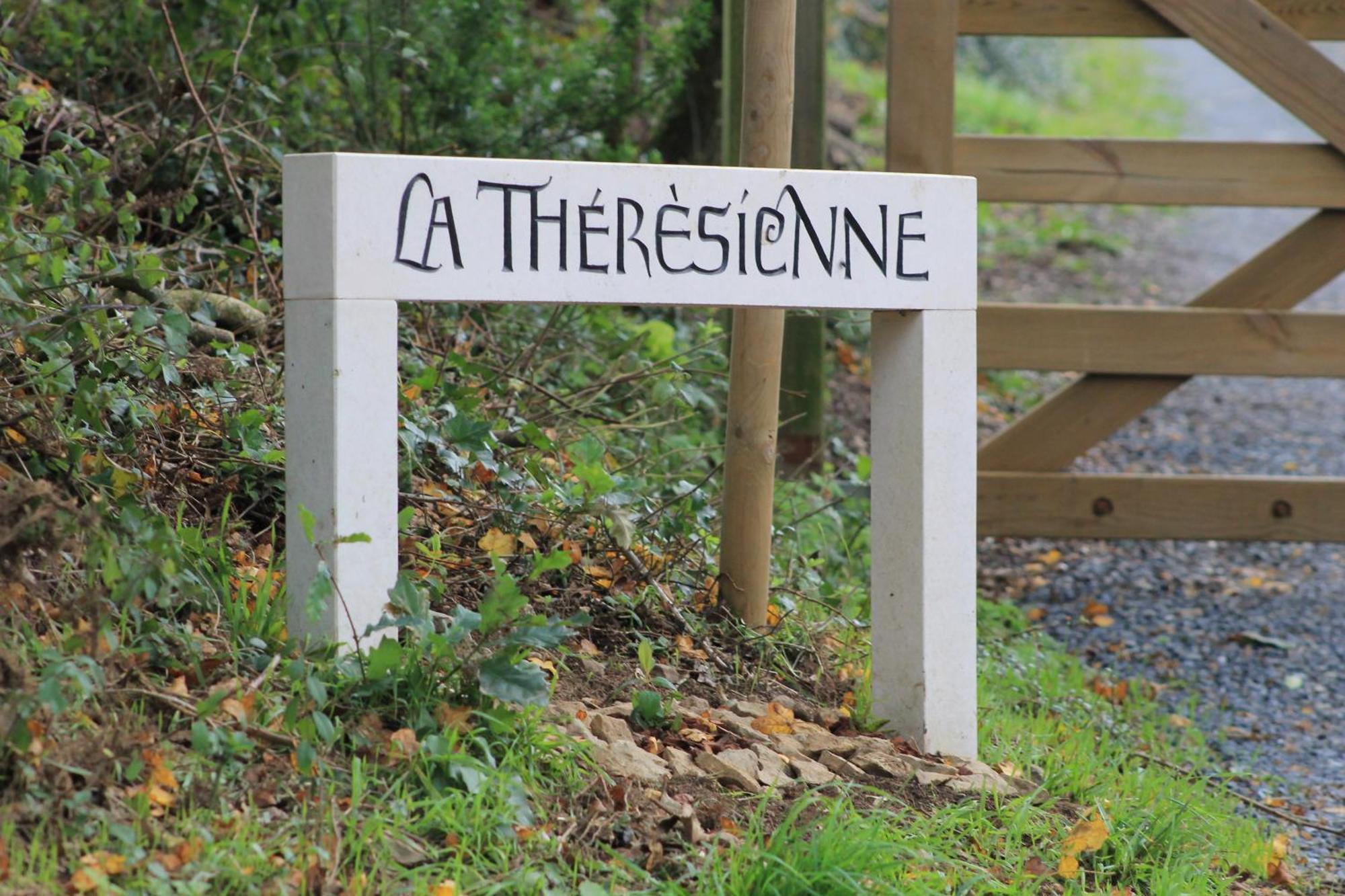 La Theresienne Pleines-Oeuvres Екстериор снимка
